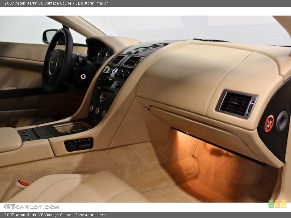 Sandstorm Interior Dashboard for the 2007 Aston Martin V8 Vantage Coupe #78791543
