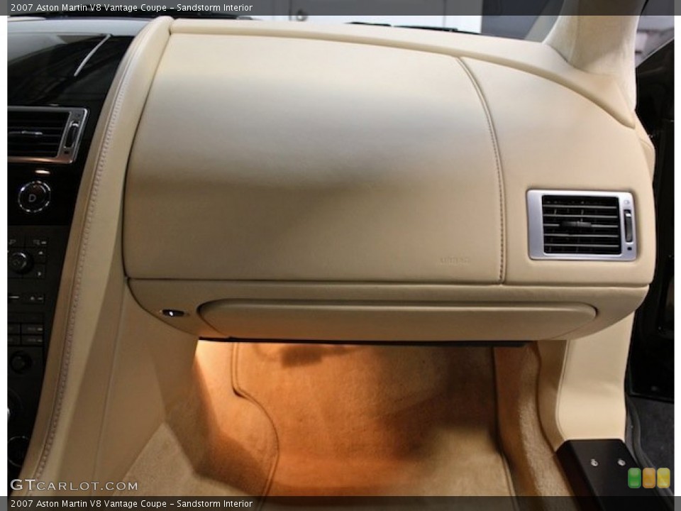 Sandstorm Interior Dashboard for the 2007 Aston Martin V8 Vantage Coupe #78791638