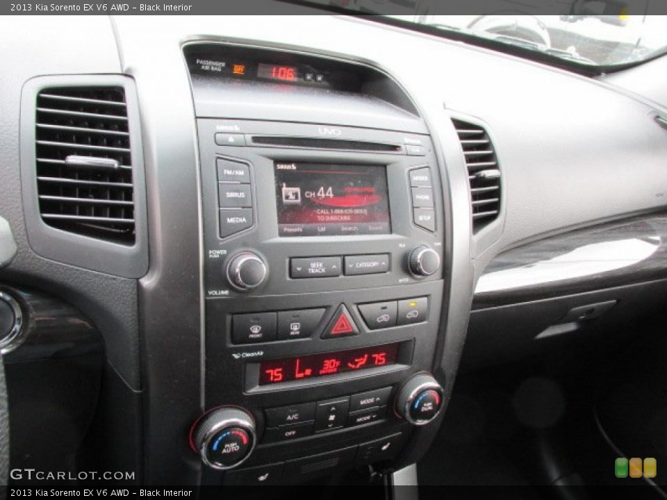 Black Interior Controls for the 2013 Kia Sorento EX V6 AWD #78796321