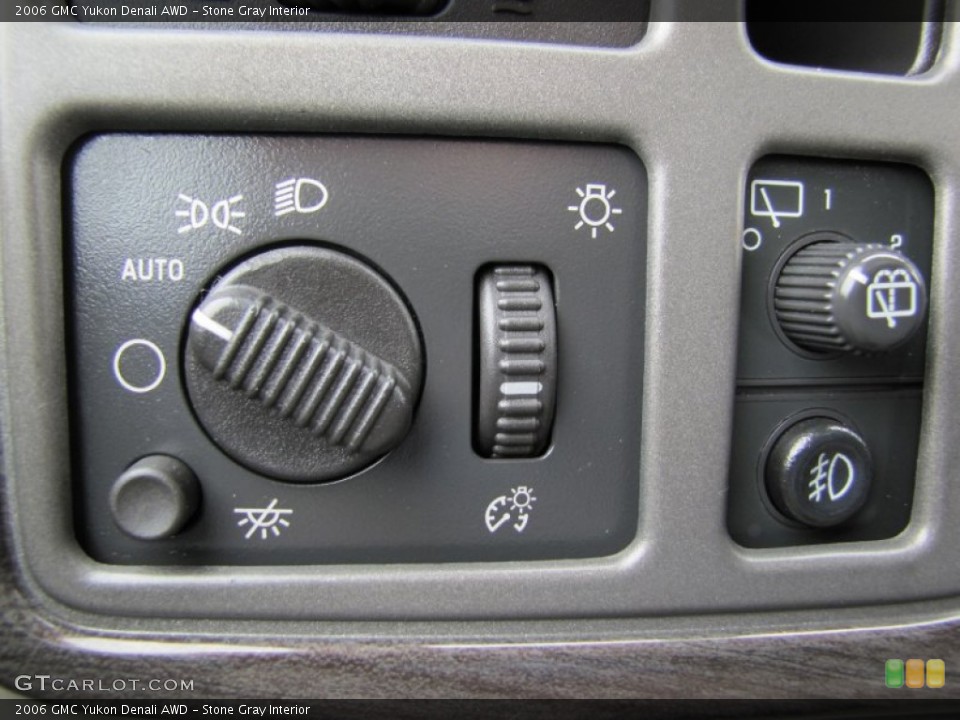 Stone Gray Interior Controls for the 2006 GMC Yukon Denali AWD #78808925