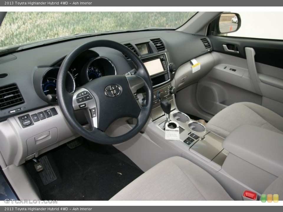 Ash Interior Photo for the 2013 Toyota Highlander Hybrid 4WD #78809468