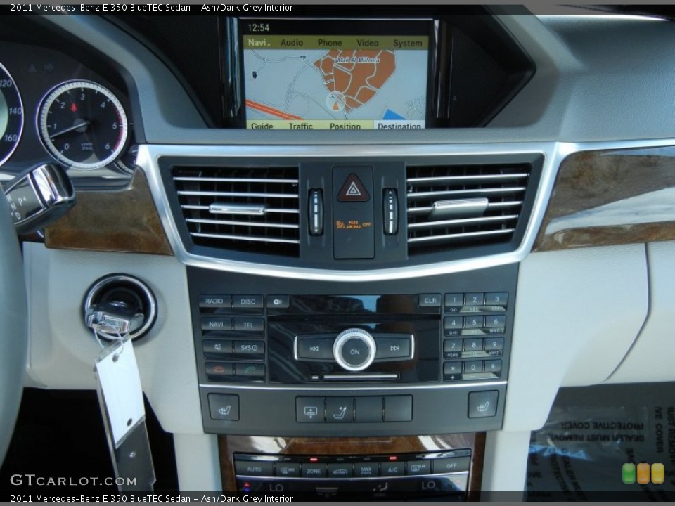 Ash/Dark Grey Interior Controls for the 2011 Mercedes-Benz E 350 BlueTEC Sedan #78816566