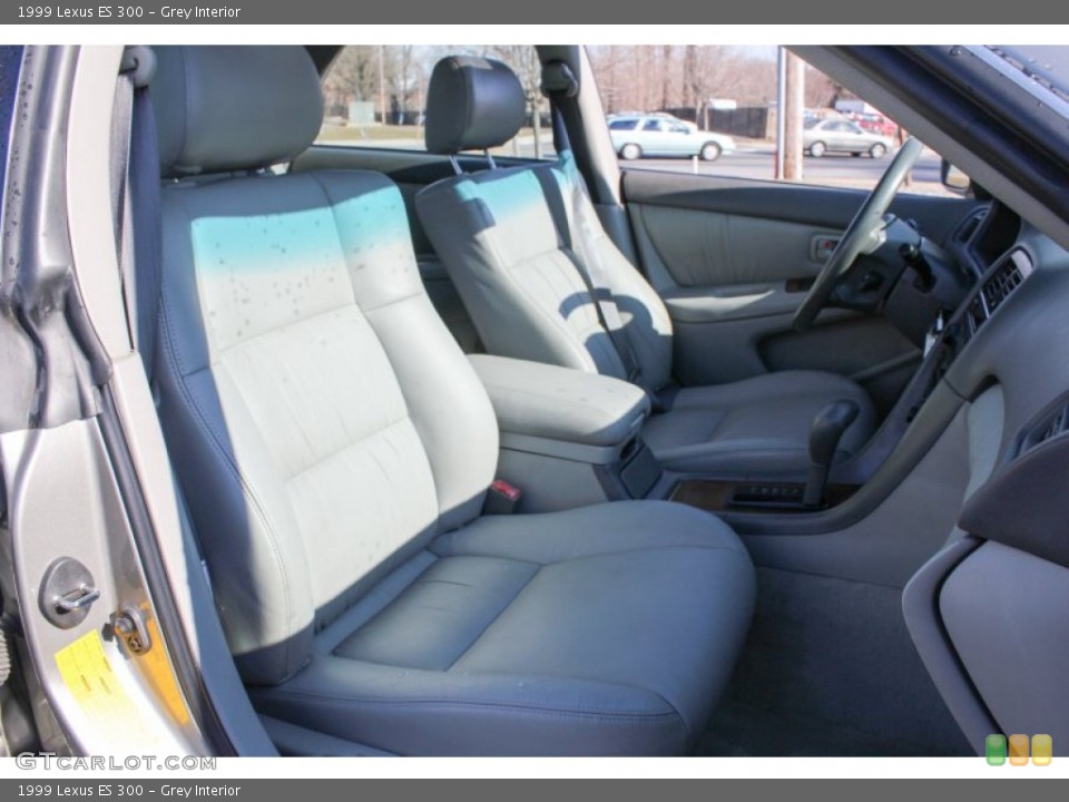 Grey Interior Photo for the 1999 Lexus ES 300 #78823457