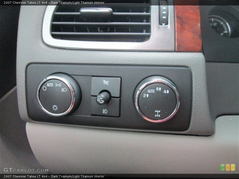 Dark Titanium/Light Titanium Interior Controls for the 2007 Chevrolet Tahoe LT 4x4 #78849169