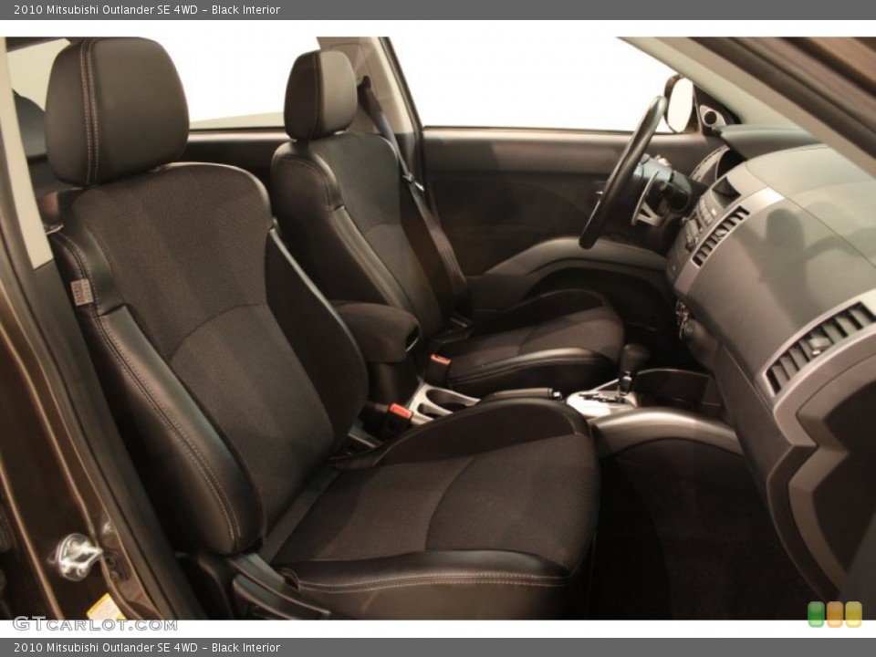 Black Interior Photo for the 2010 Mitsubishi Outlander SE 4WD #78876310