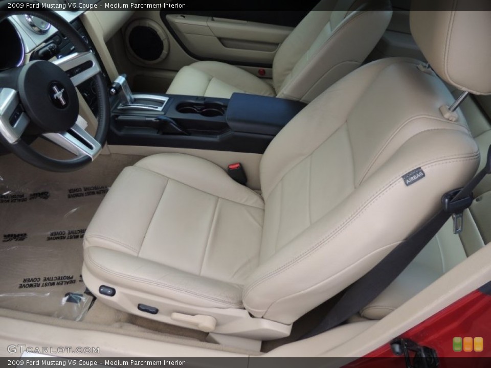 Medium Parchment Interior Photo for the 2009 Ford Mustang V6 Coupe #78885517