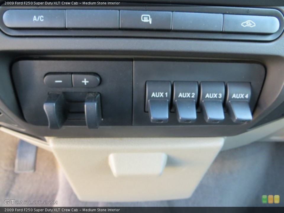 Medium Stone Interior Controls for the 2009 Ford F250 Super Duty XLT Crew Cab #78906633