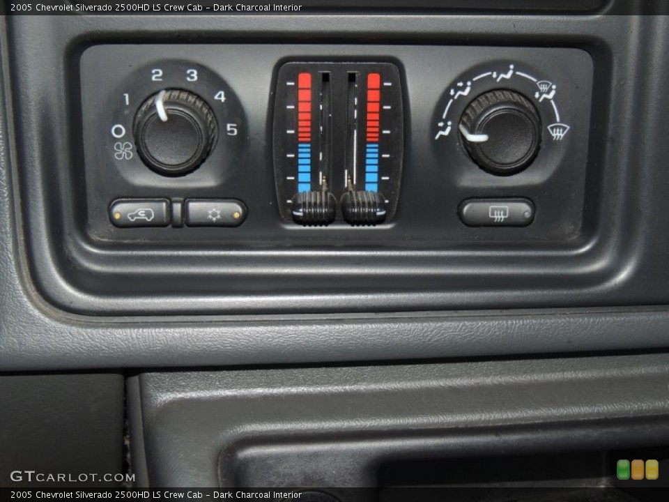 Dark Charcoal Interior Controls for the 2005 Chevrolet Silverado 2500HD LS Crew Cab #78984376