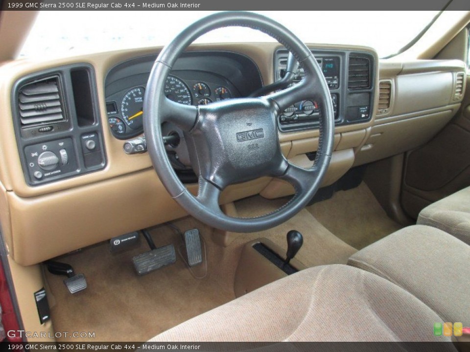 Medium Oak Interior Dashboard for the 1999 GMC Sierra 2500 SLE Regular Cab 4x4 #78990817