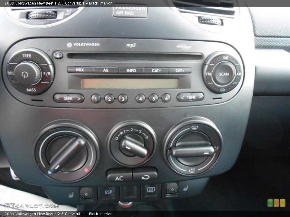 Black Interior Controls for the 2009 Volkswagen New Beetle 2.5 Convertible #79014900