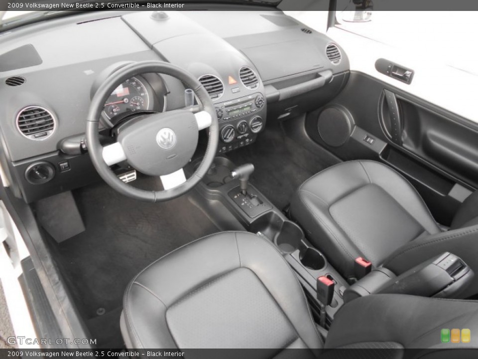 Black Interior Photo for the 2009 Volkswagen New Beetle 2.5 Convertible #79014980