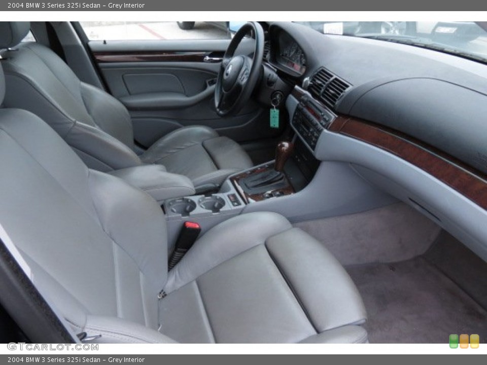 Grey Interior Photo for the 2004 BMW 3 Series 325i Sedan #79051120