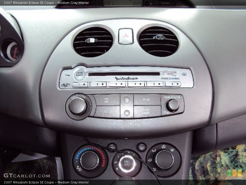 Medium Gray Interior Controls for the 2007 Mitsubishi Eclipse SE Coupe #79056583