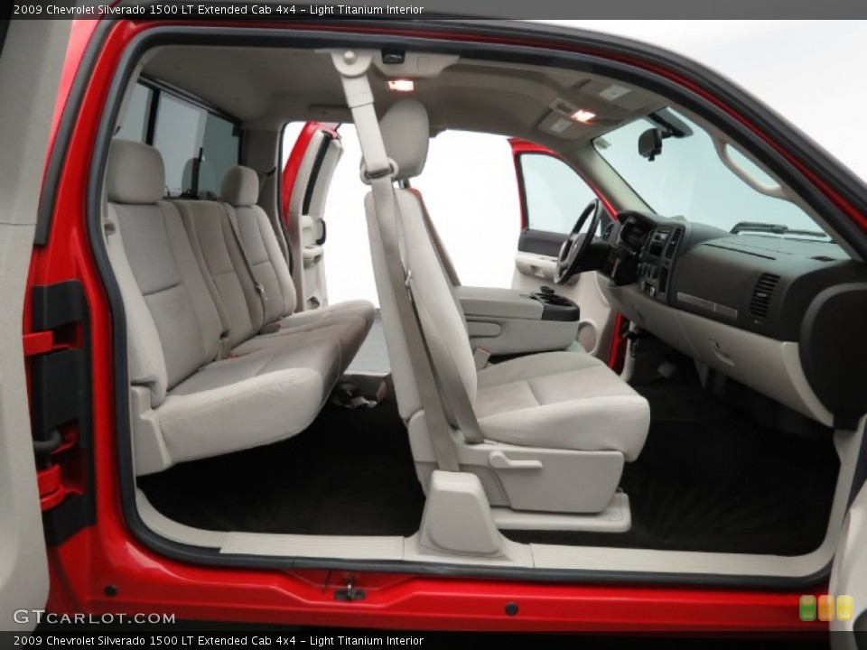 Light Titanium Interior Photo for the 2009 Chevrolet Silverado 1500 LT Extended Cab 4x4 #79075345