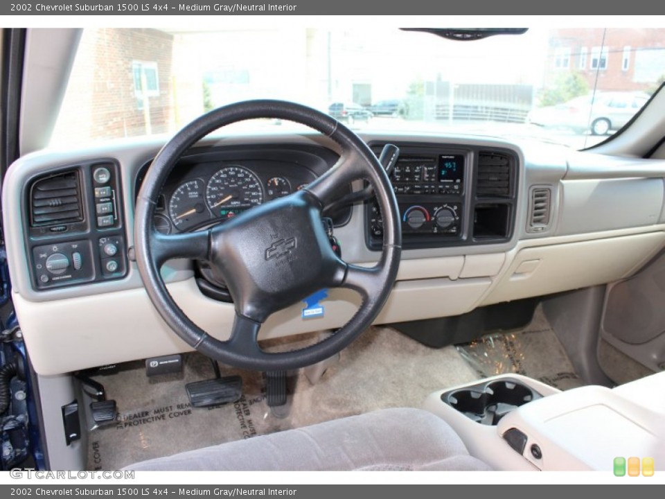 Medium Gray/Neutral Interior Dashboard for the 2002 Chevrolet Suburban 1500 LS 4x4 #79104040