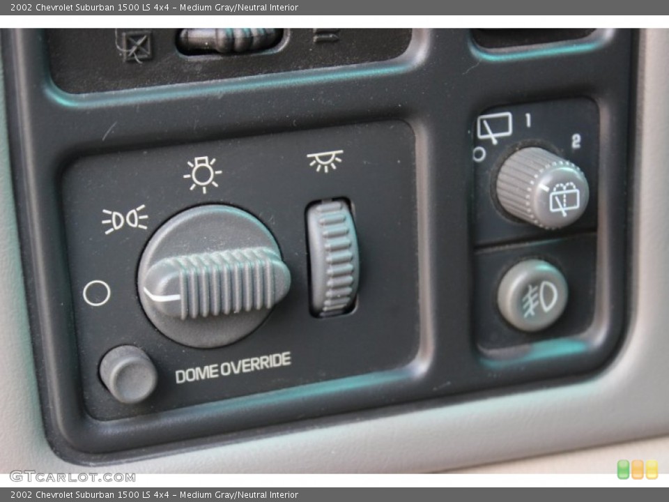 Medium Gray/Neutral Interior Controls for the 2002 Chevrolet Suburban 1500 LS 4x4 #79104651