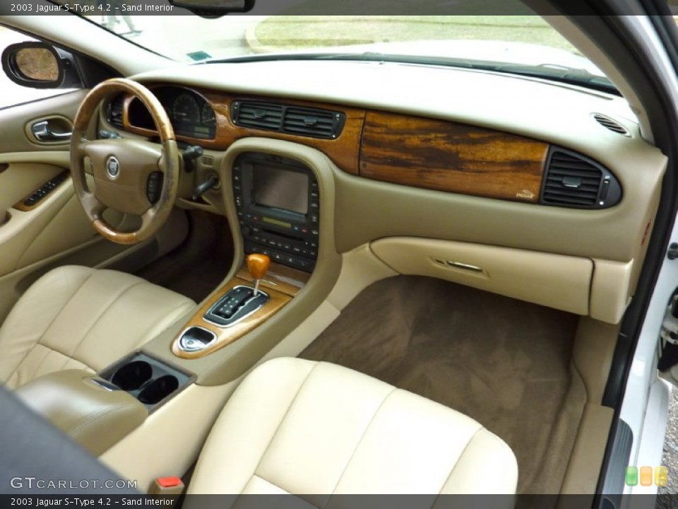 Sand Interior Dashboard for the 2003 Jaguar S-Type 4.2 #79116456