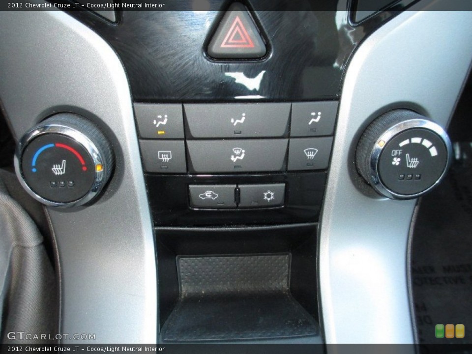 Cocoa/Light Neutral Interior Controls for the 2012 Chevrolet Cruze LT #79135941