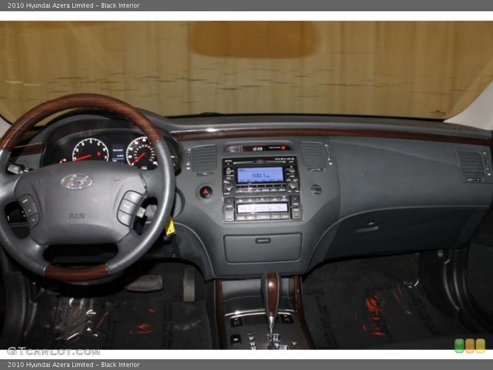 Black Interior Dashboard for the 2010 Hyundai Azera Limited #79140697