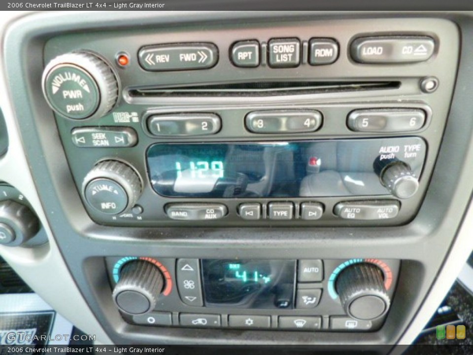 Light Gray Interior Controls for the 2006 Chevrolet TrailBlazer LT 4x4 #79153875