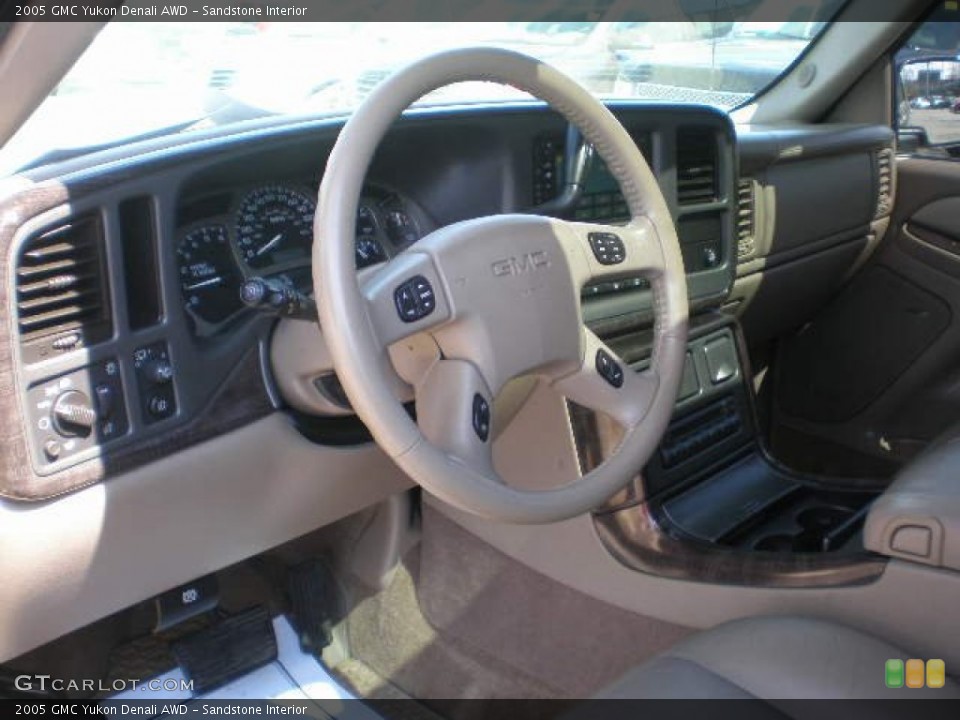Sandstone Interior Dashboard for the 2005 GMC Yukon Denali AWD #79220170