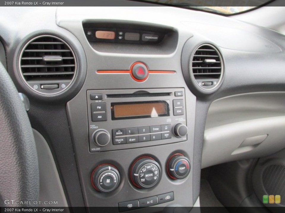 Gray Interior Controls for the 2007 Kia Rondo LX #79227664