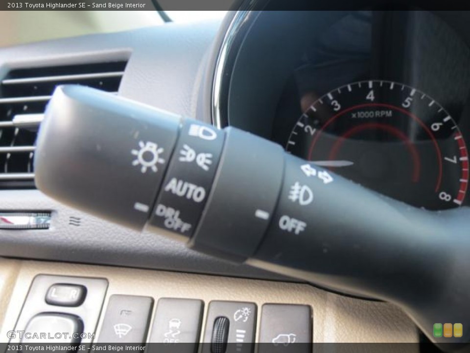 Sand Beige Interior Controls for the 2013 Toyota Highlander SE #79231790