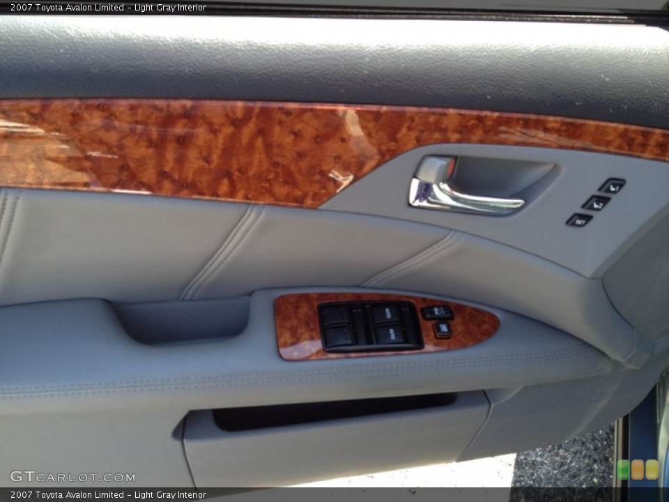 Light Gray Interior Door Panel for the 2007 Toyota Avalon Limited #79254385