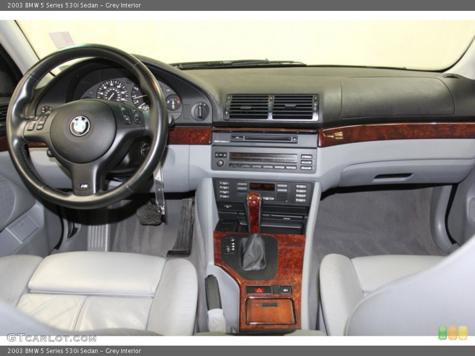 Grey Interior Dashboard for the 2003 BMW 5 Series 530i Sedan #79264094