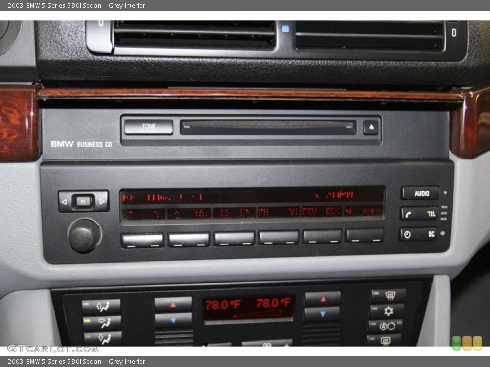 Grey Interior Controls for the 2003 BMW 5 Series 530i Sedan #79264433
