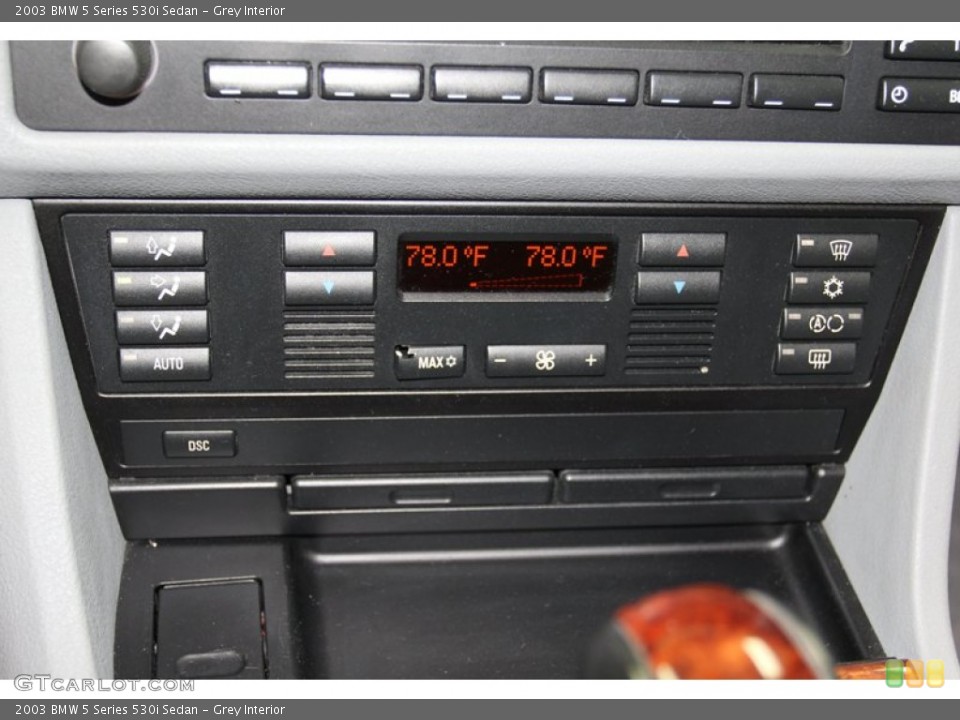 Grey Interior Controls for the 2003 BMW 5 Series 530i Sedan #79264451