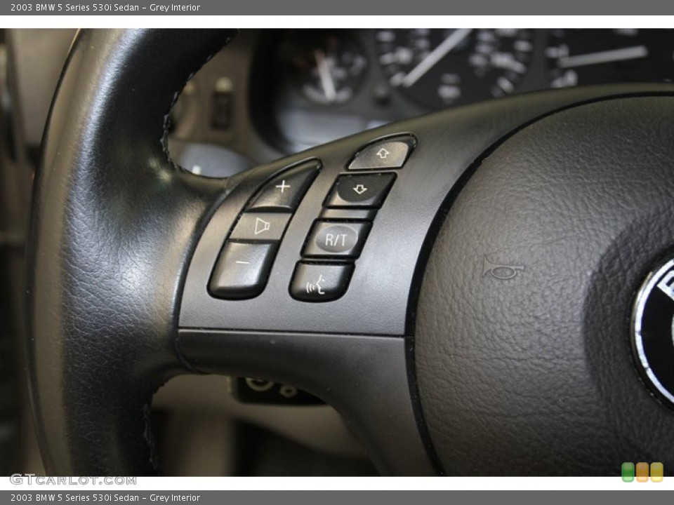 Grey Interior Controls for the 2003 BMW 5 Series 530i Sedan #79264515