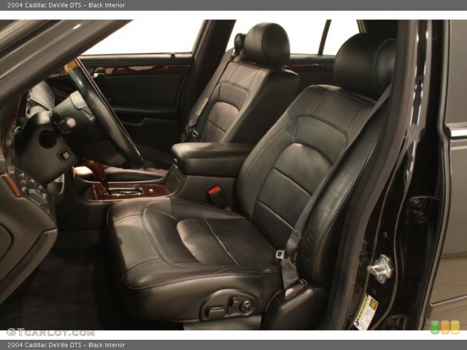 Black Interior Photo for the 2004 Cadillac DeVille DTS #79318376