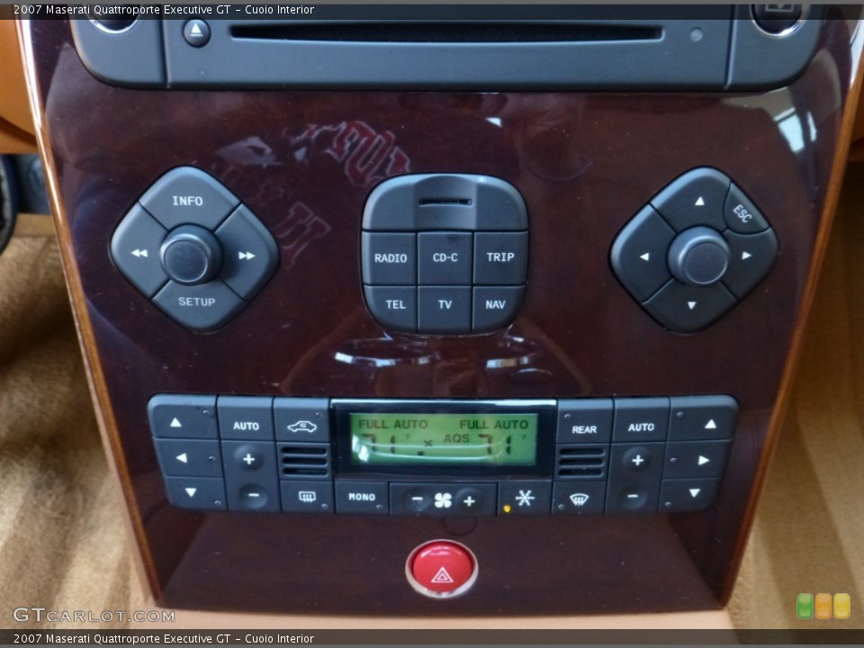 Cuoio Interior Controls for the 2007 Maserati Quattroporte Executive GT #79353149