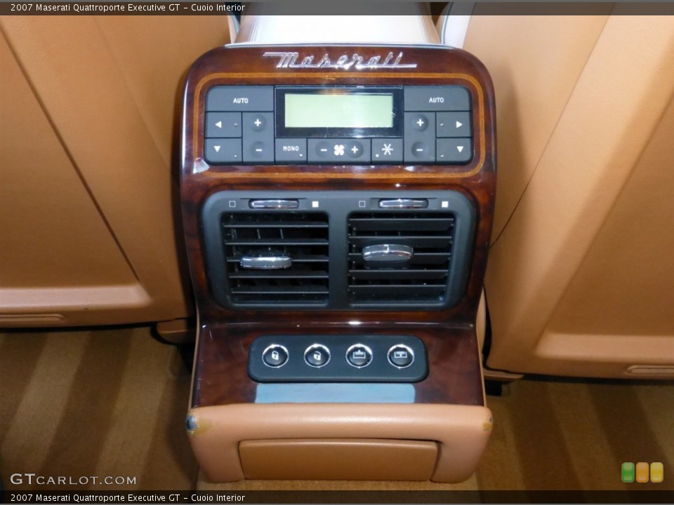 Cuoio Interior Controls for the 2007 Maserati Quattroporte Executive GT #79353250
