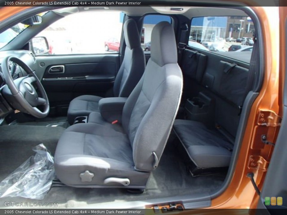 Medium Dark Pewter Interior Photo for the 2005 Chevrolet Colorado LS Extended Cab 4x4 #79360586