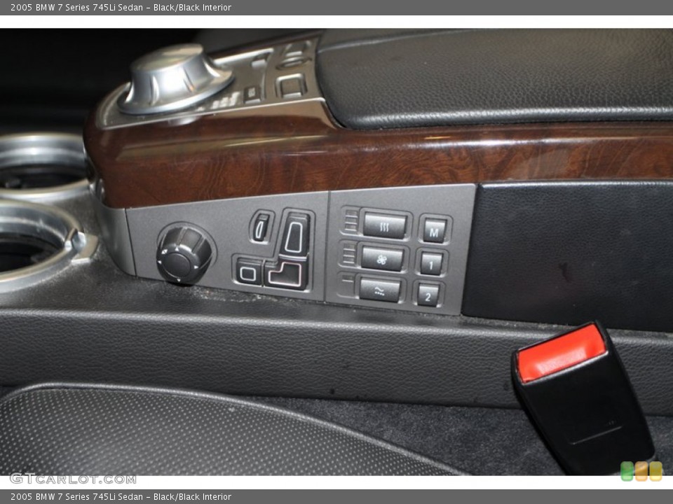 Black/Black Interior Controls for the 2005 BMW 7 Series 745Li Sedan #79376076