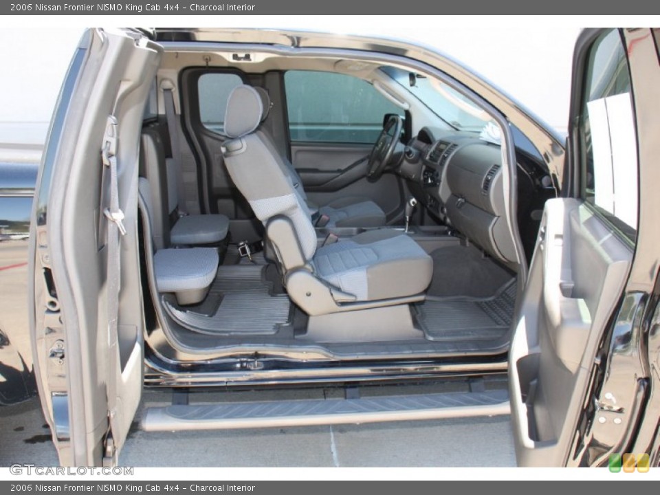 Charcoal Interior Photo for the 2006 Nissan Frontier NISMO King Cab 4x4 #79385332