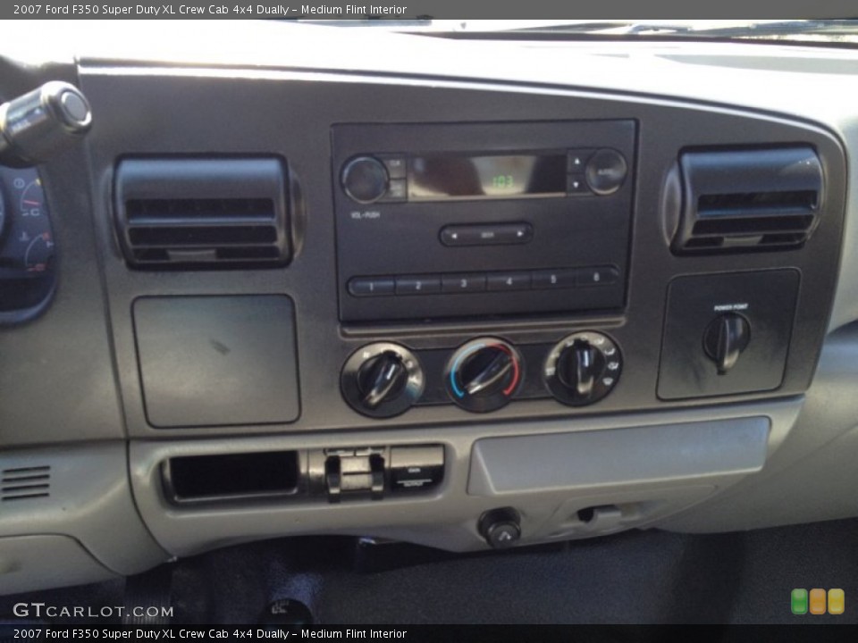 Medium Flint Interior Controls for the 2007 Ford F350 Super Duty XL Crew Cab 4x4 Dually #79435678