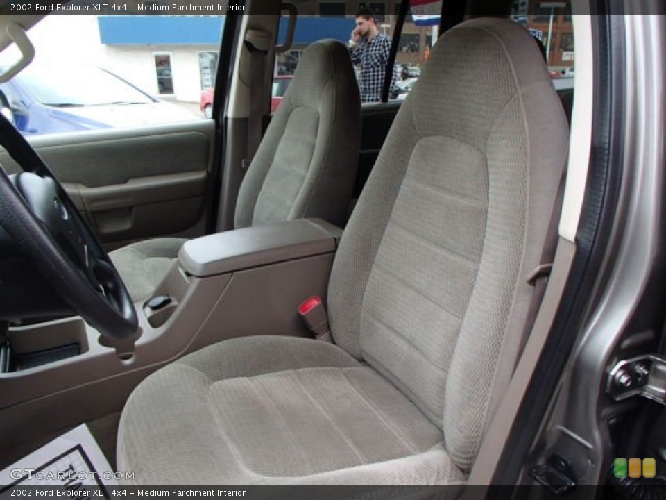 Medium Parchment Interior Photo for the 2002 Ford Explorer XLT 4x4 #79470022