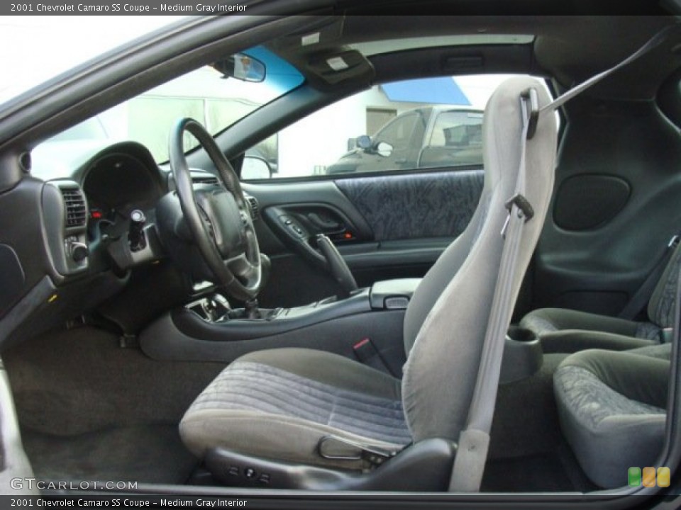 Medium Gray Interior Photo for the 2001 Chevrolet Camaro SS Coupe #79483328