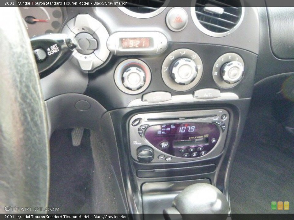 Black/Gray Interior Controls for the 2001 Hyundai Tiburon  #79501559