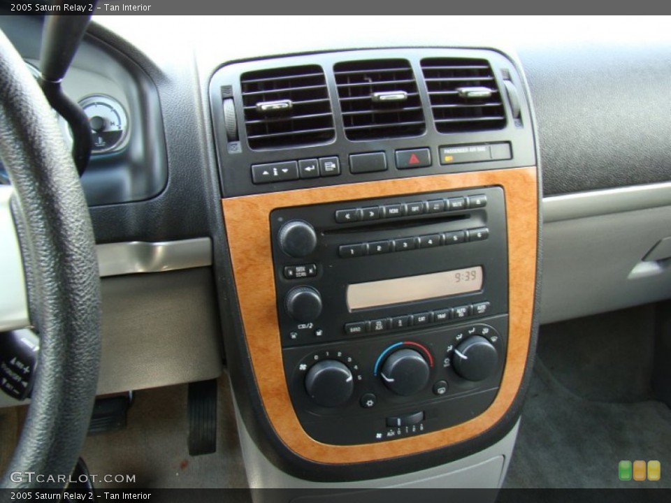 Tan Interior Controls for the 2005 Saturn Relay 2 #79507900
