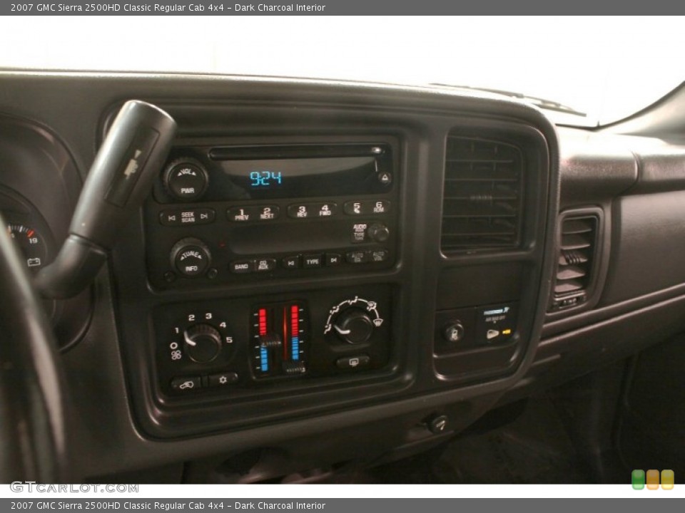 Dark Charcoal Interior Controls for the 2007 GMC Sierra 2500HD Classic Regular Cab 4x4 #79526269