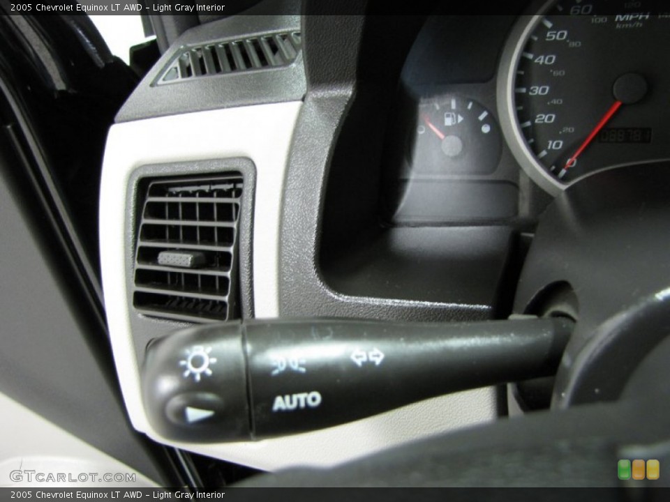 Light Gray Interior Controls for the 2005 Chevrolet Equinox LT AWD #79535362