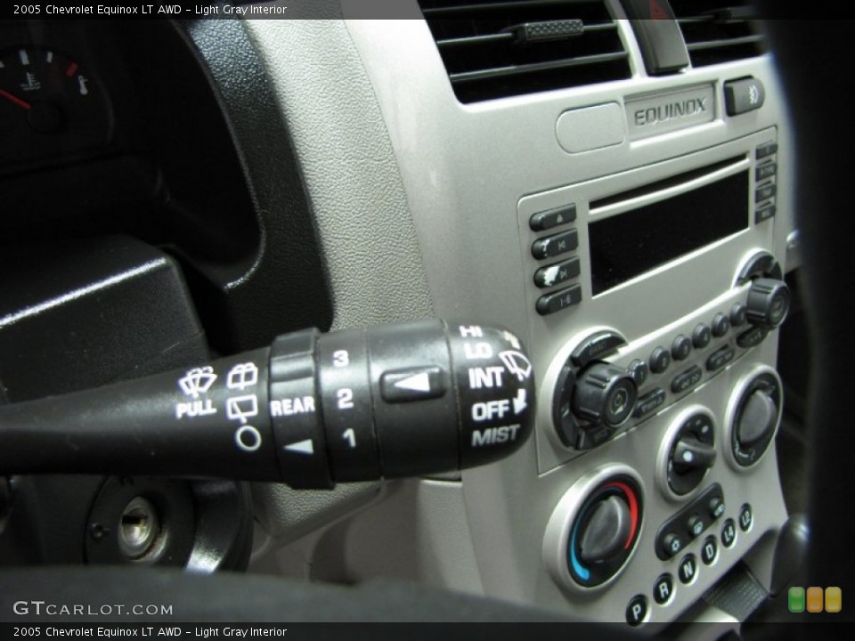 Light Gray Interior Controls for the 2005 Chevrolet Equinox LT AWD #79535383
