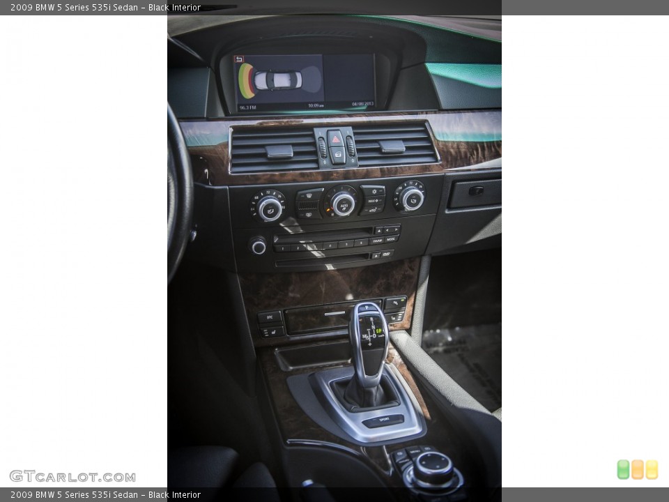 Black Interior Controls for the 2009 BMW 5 Series 535i Sedan #79537312