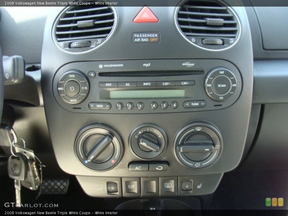 White Interior Controls for the 2008 Volkswagen New Beetle Triple White Coupe #79546672