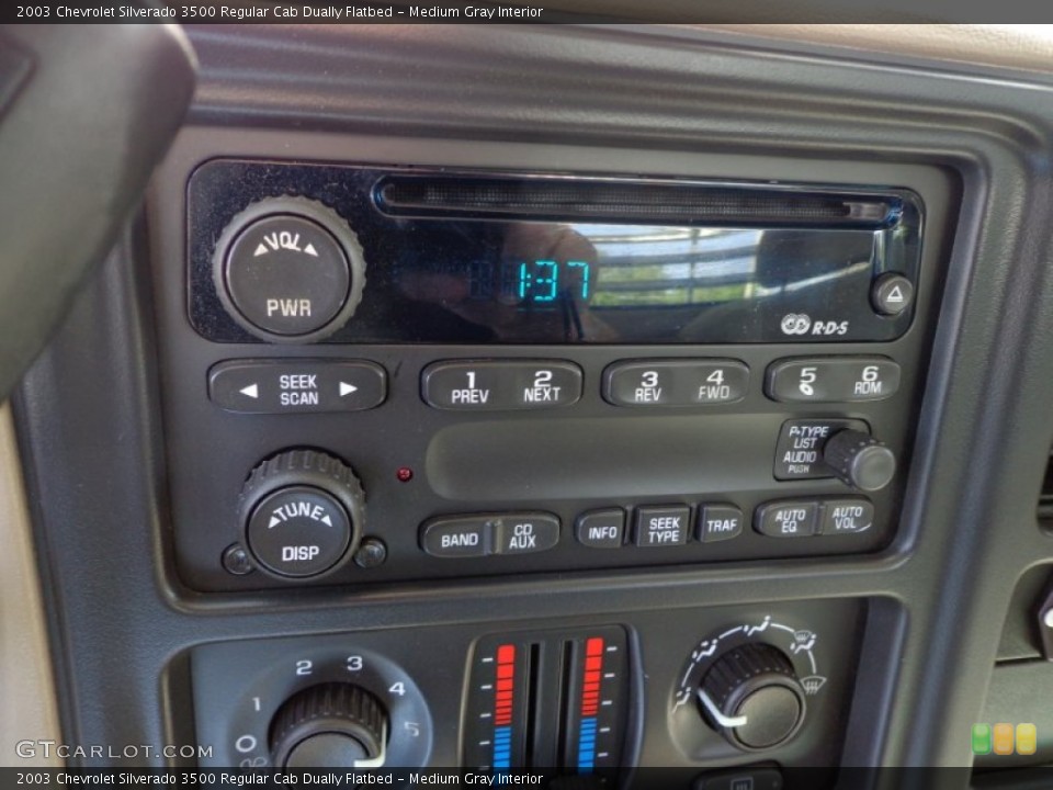 Medium Gray Interior Controls for the 2003 Chevrolet Silverado 3500 Regular Cab Dually Flatbed #79551205