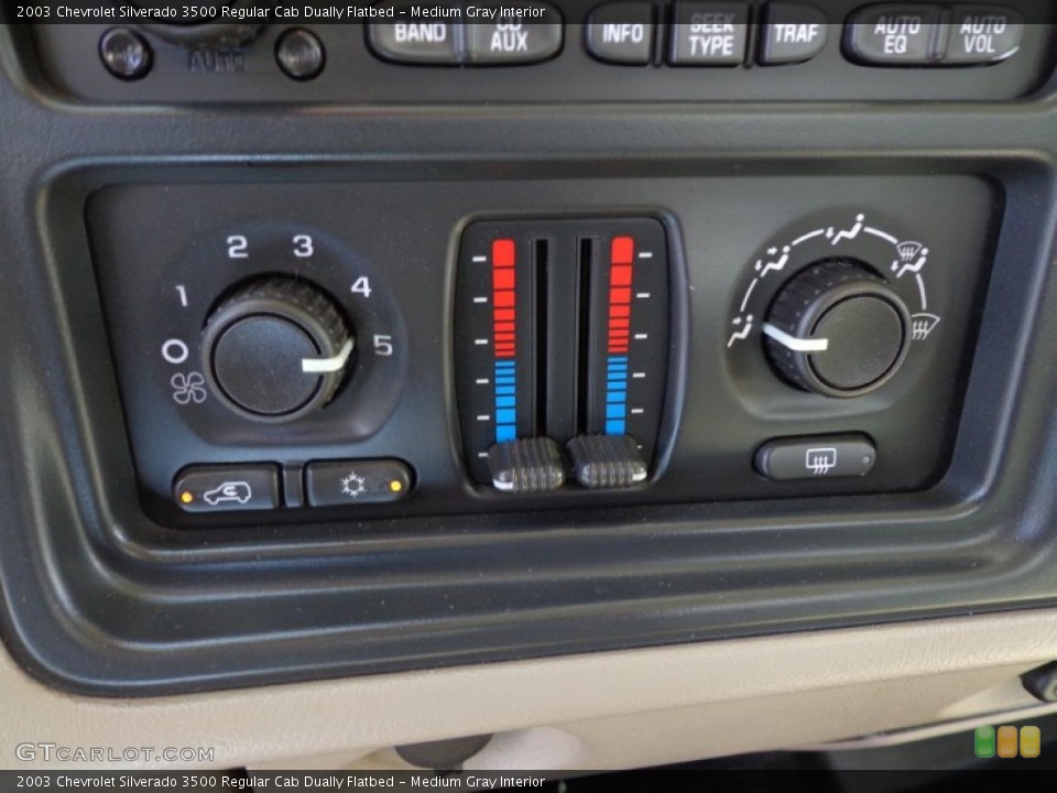 Medium Gray Interior Controls for the 2003 Chevrolet Silverado 3500 Regular Cab Dually Flatbed #79551232